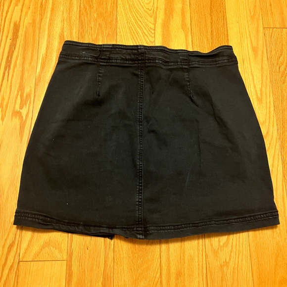 Dark Wash American Eagle Zip Detail Skirt - Picture 4 of 4